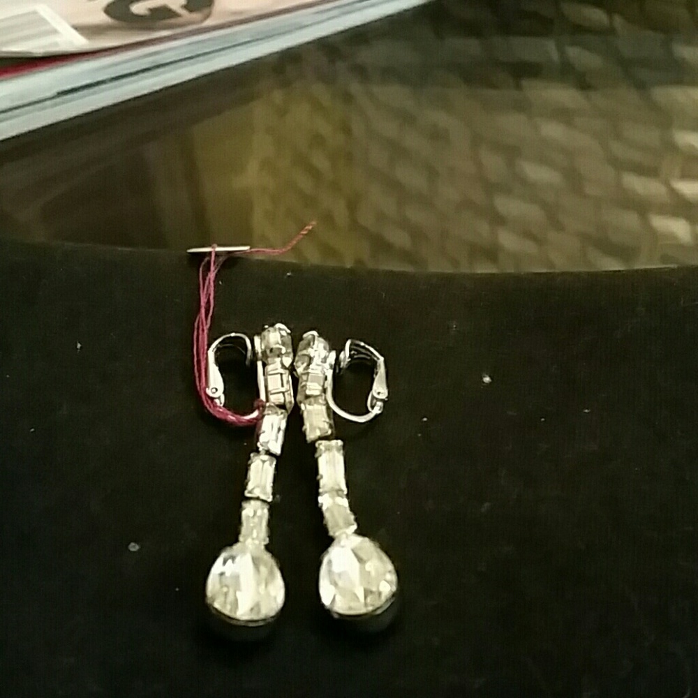 Vintage costume  rhinestone dangle clip earrings..