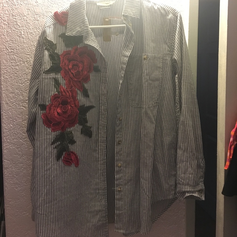 Button down rose embroidered top