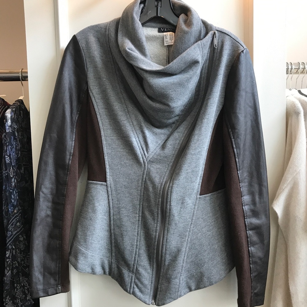 Venus small sweater zip up jacket