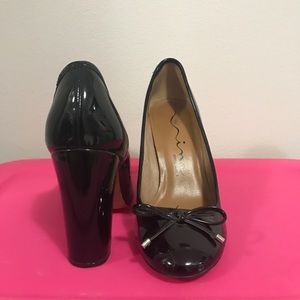 Patent leather black heels with bow; size 7; Nina