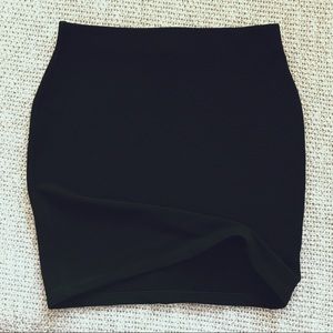High waisted, ribbed, black miniskirt