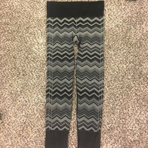 Lululemon ebb to street / black and grey chevron