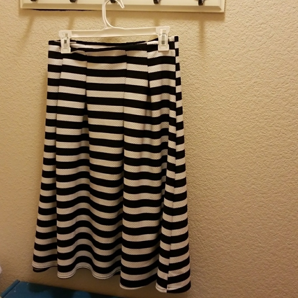 Black and white stripped high waisted skirt.