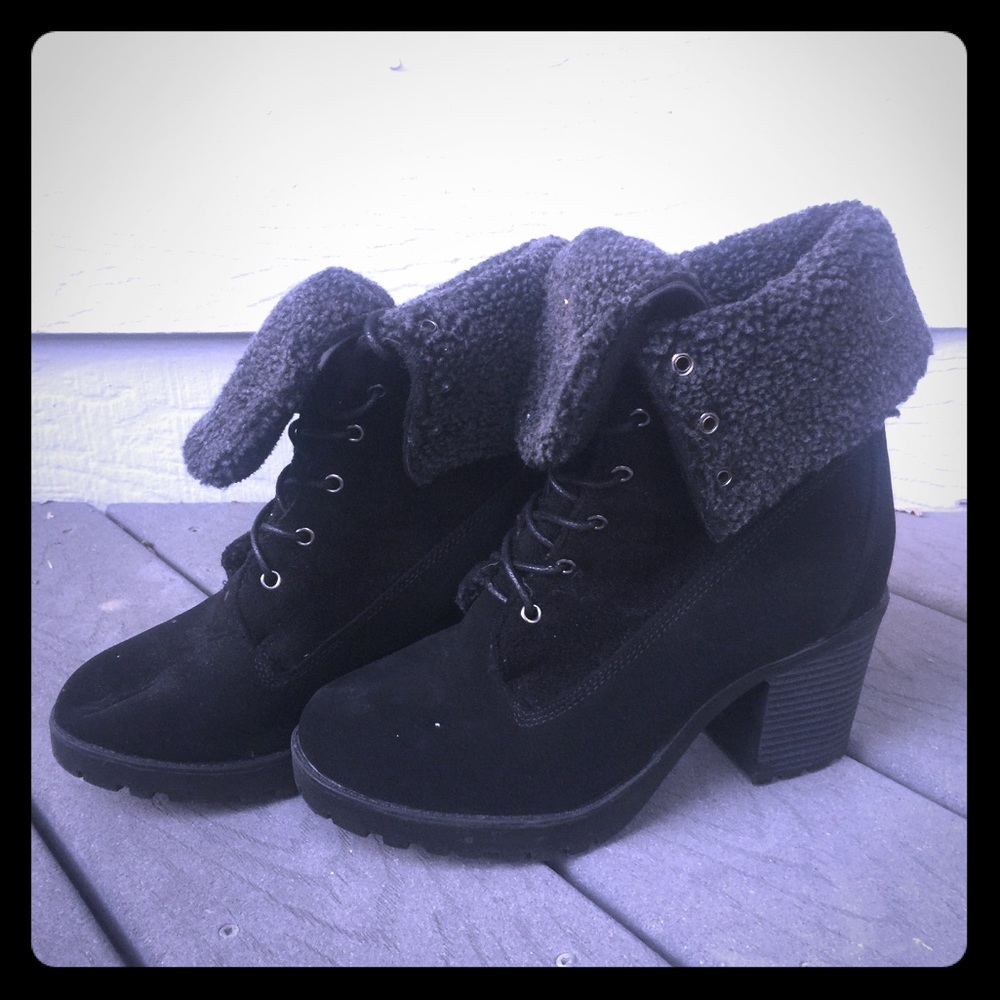 Black Ankle Boots. Size 9. Chunky Heel.
