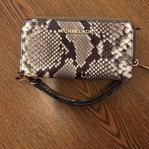 Michael Kors Mercer Large Smartphone Wristlet