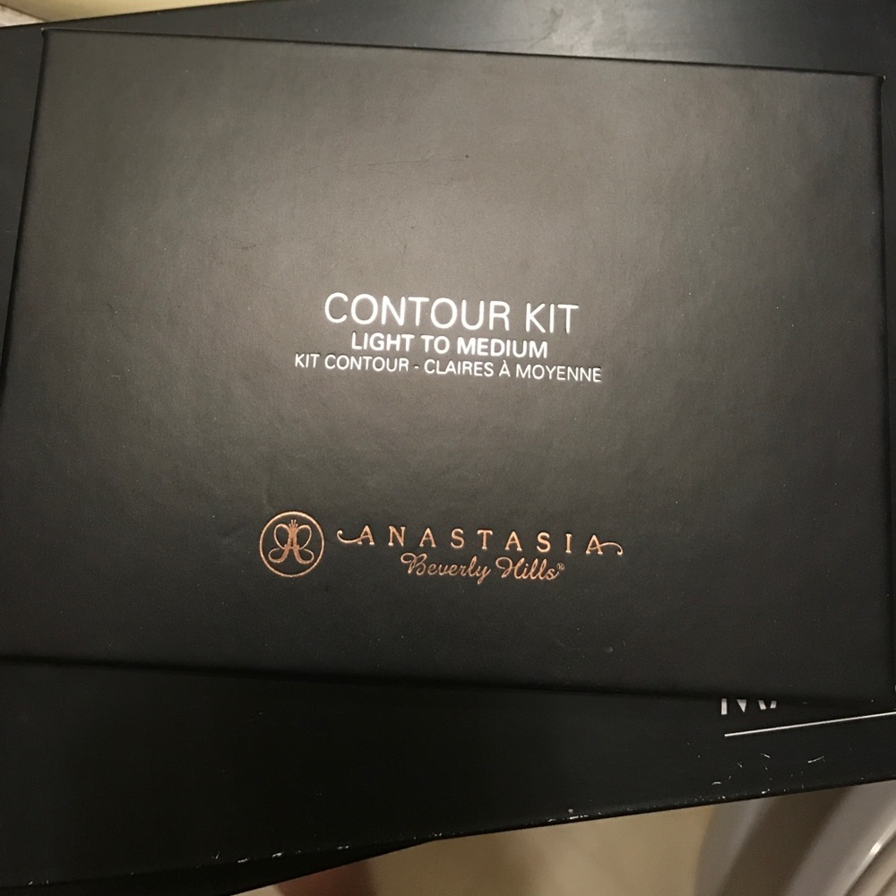 Anastasia Contour Kit Light to Medium