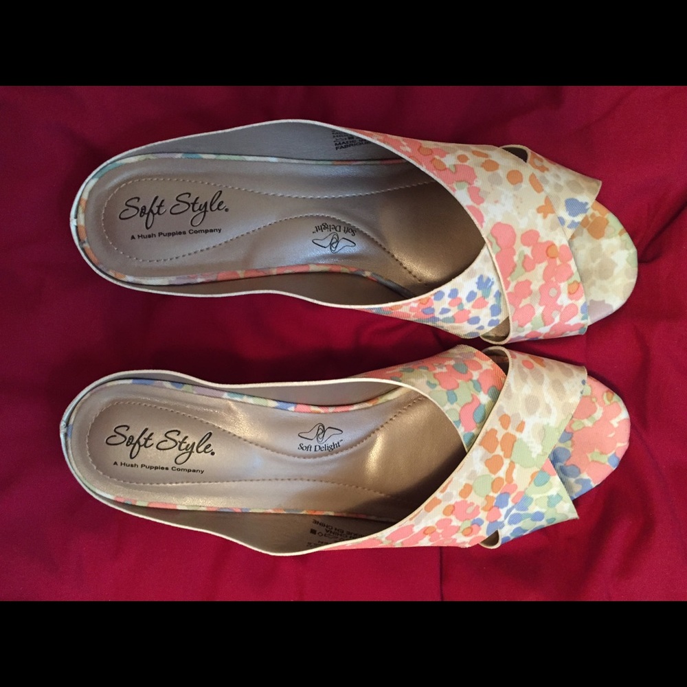 Soft style (hush puppy) size 8 shoe
