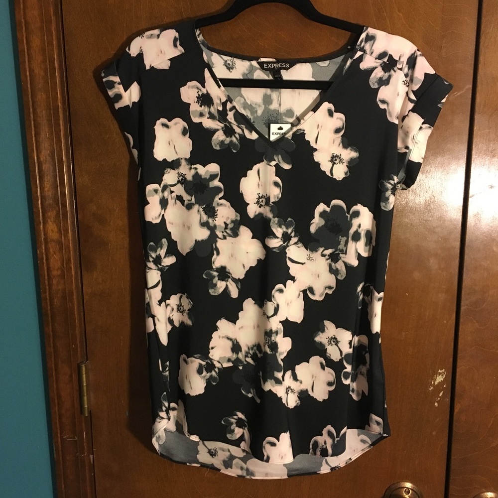 NWT! Express v-neck floral satin blouse
