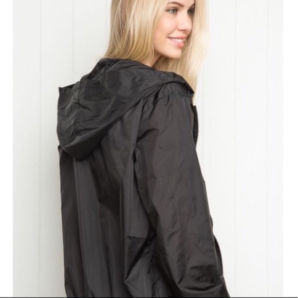 Brandy Melville black scar windbreaker - Picture 3 of 4