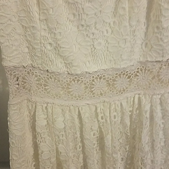 Pretty white dress - Picture 2 of 3