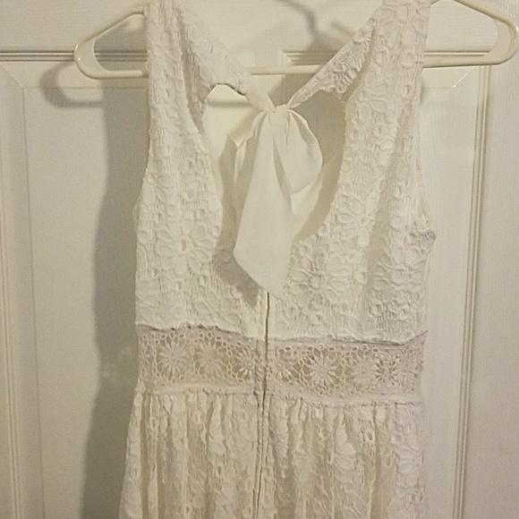 Pretty white dress - Picture 3 of 3