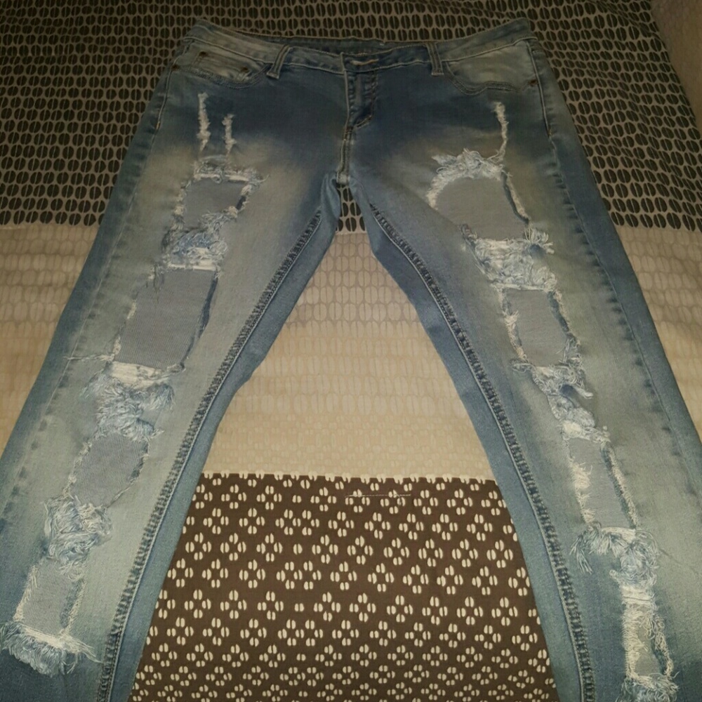 Distressed jeans - Picture 3 of 5