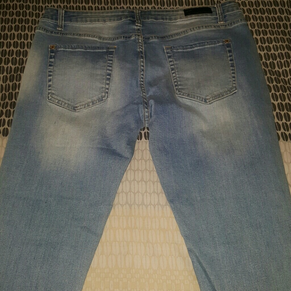 Distressed jeans - Picture 4 of 5