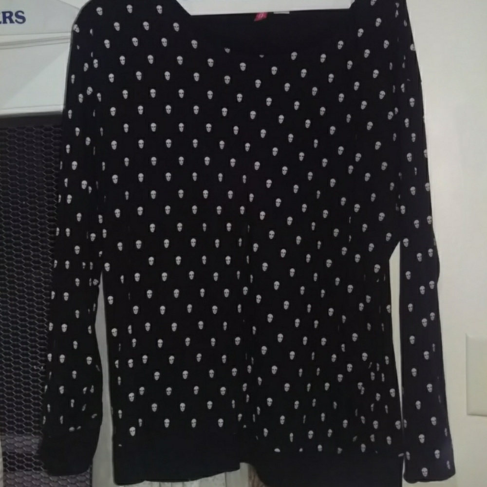 Skull sweater