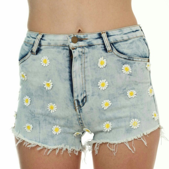 Adorable Daisy Denim Shorts - Picture 2 of 5