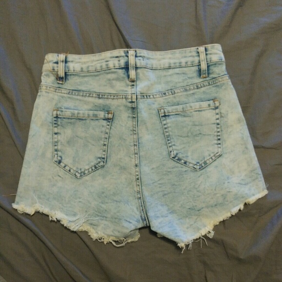 Adorable Daisy Denim Shorts - Picture 5 of 5