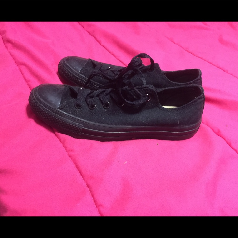 All black size 8 women's converses