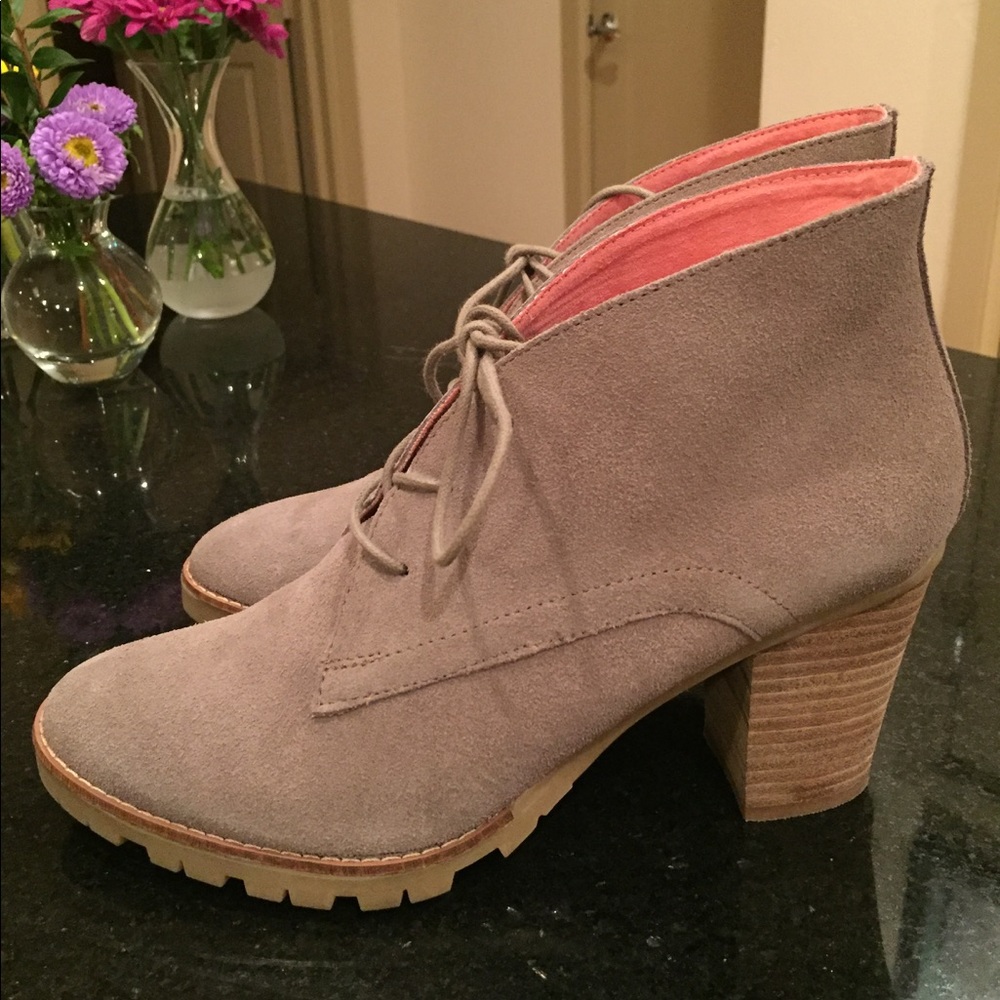 GAP Suede Leather Ankle Boots Taupe 3" heel sz 9!