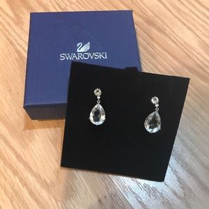 Beautiful Swarovski dangling earrings