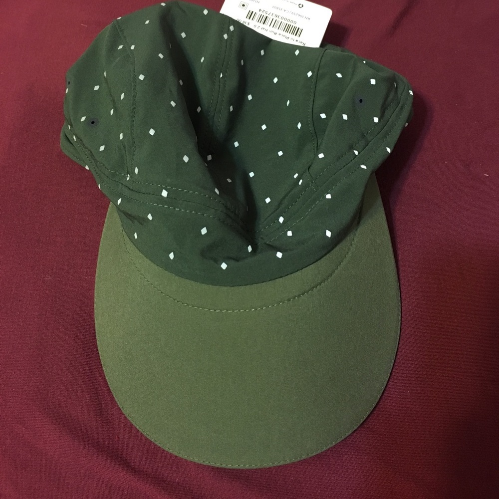 Lululemon Race to Place reflective runners hat