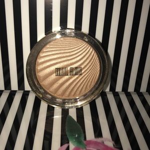 Milani Strobelight in 02 Dayglow