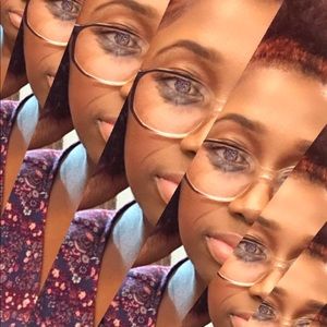 Meet your Posher, Monique