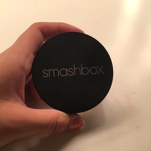 White translucent powder "smashbox"
