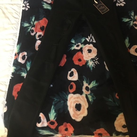 Hollister shredded skinny jeans - Picture 2 of 3