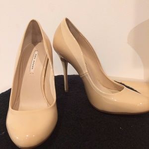 ZARA WOMAN Pumps