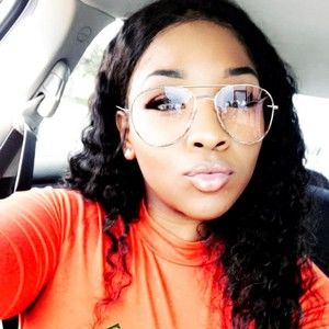 Meet your Posher, Shirleysia