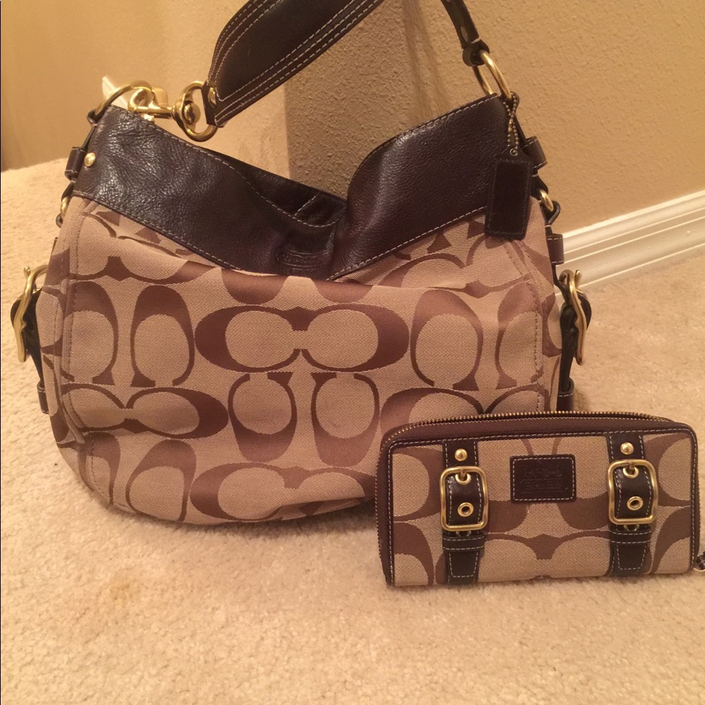 Coach Signature purse
