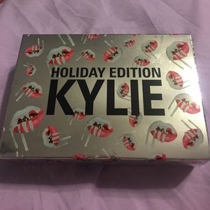 Kylie cosmetics holiday edition lip vault