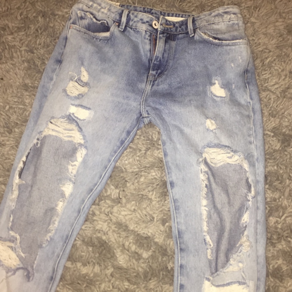 Zara Distressed Lightwash Jeans