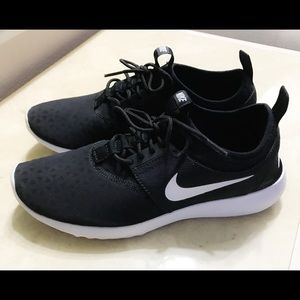 Nike Women's Juvenate Running Shoe