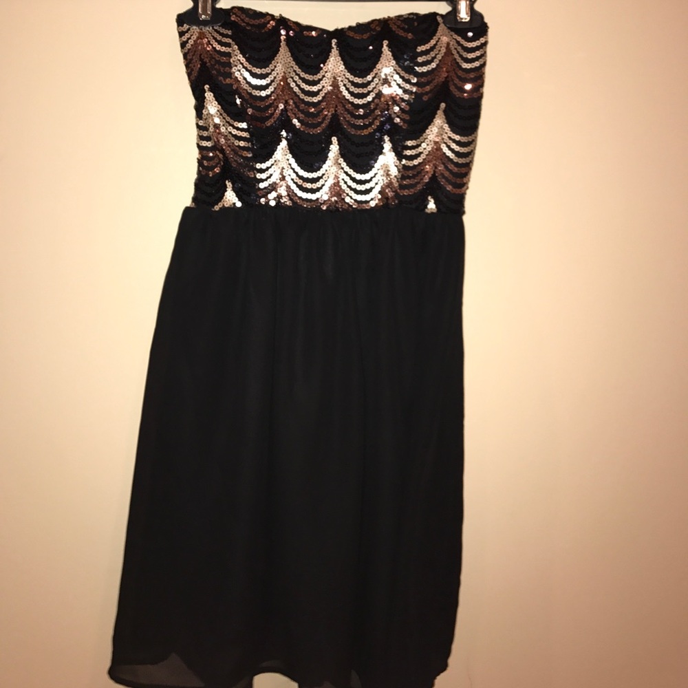 Black Gold Sequin Hoco dress Short and Strapless