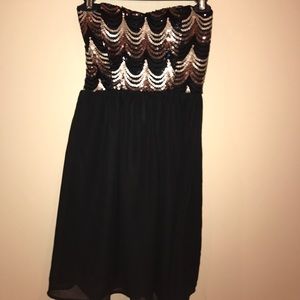 Black Gold Sequin Hoco dress Short and Strapless