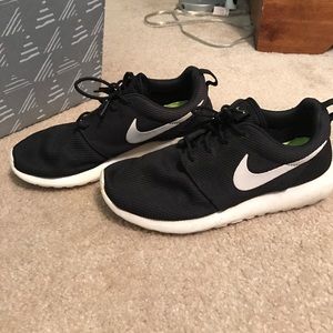 Nike Black Roshe Run