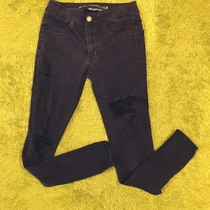 AMERICAN EAGLE RIPPED JEGGINGS.