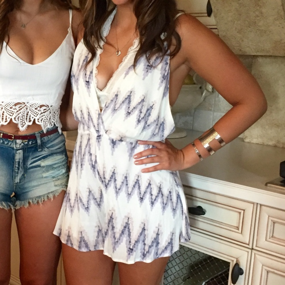 Audrey 3+1 open back V-Neck Halter romper