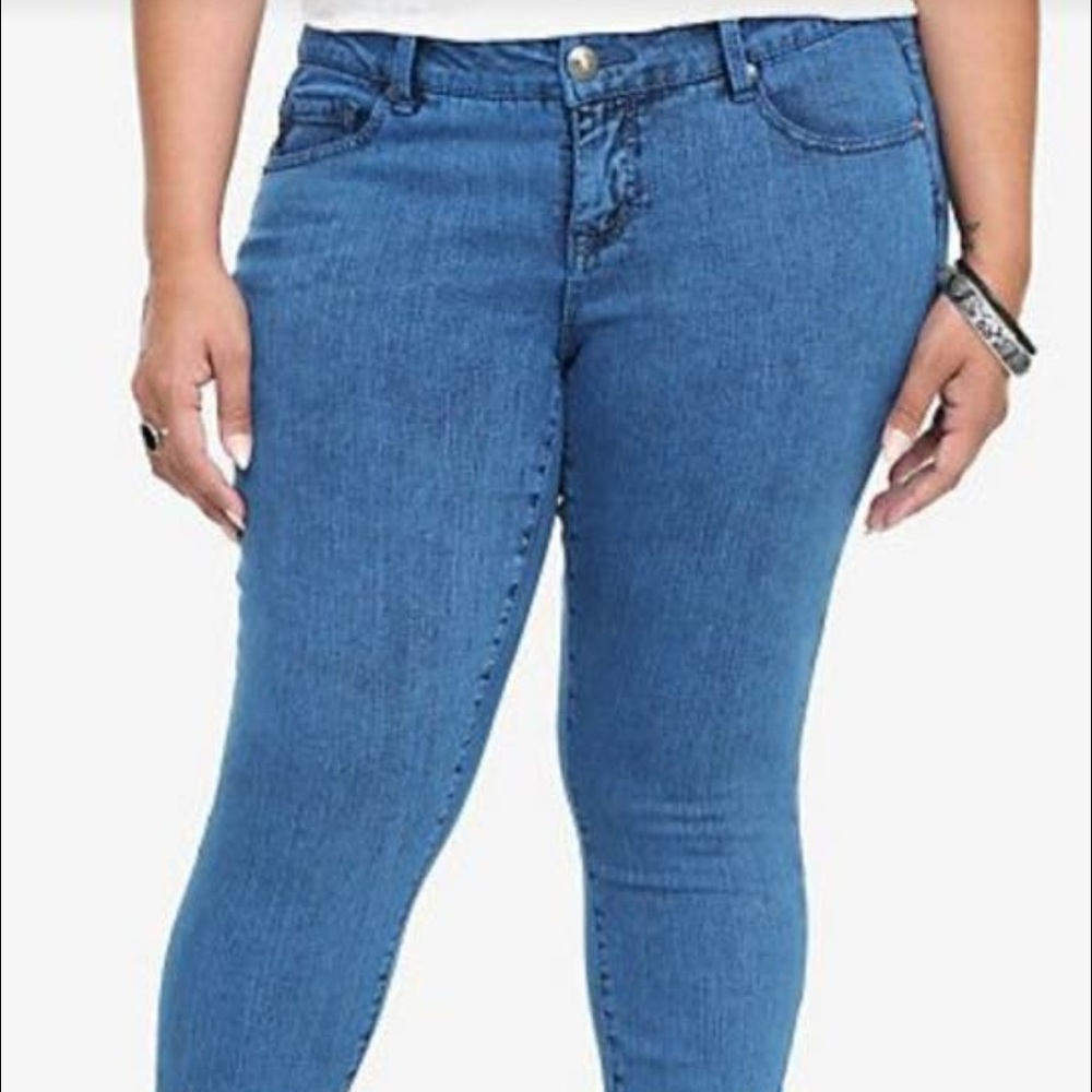 NWT Torrid Acid Wash Stiletto Denim Fitted Jeans