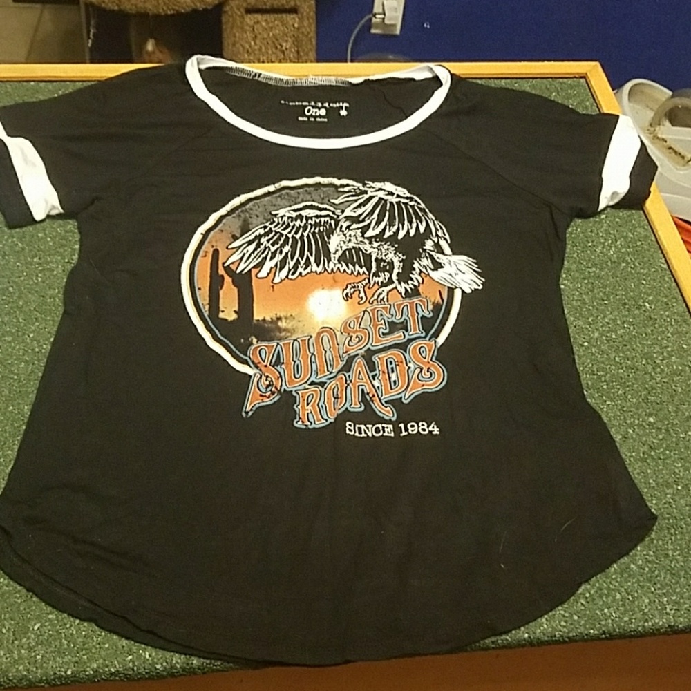 NWOT shirt B2G1 FREE
