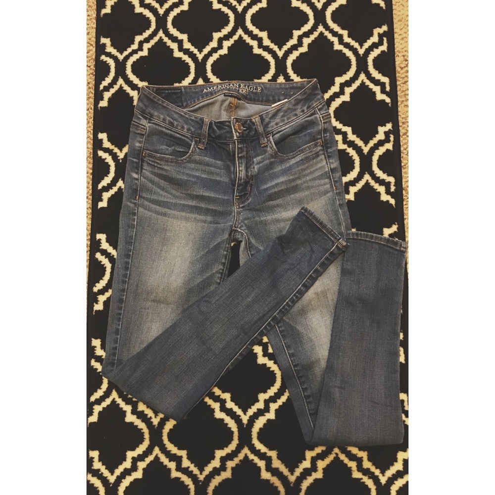 AMERICAN EAGLE JEANS