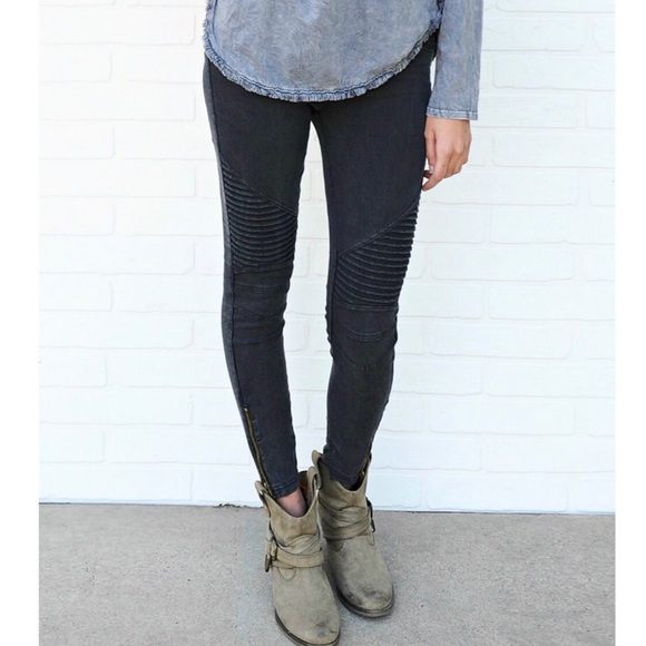 Moto Leggings: Black - Picture 2 of 7