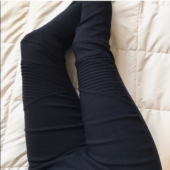 Moto Leggings: Black - Picture 4 of 7