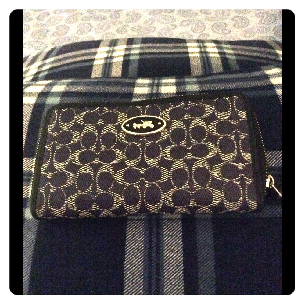 SOLD on FB. Wallet