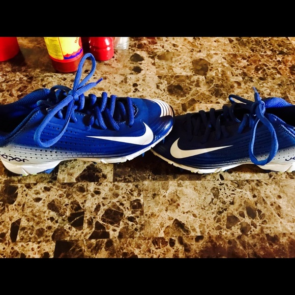 NIKE CLEATS SIZE 2.5 - Picture 1 of 1