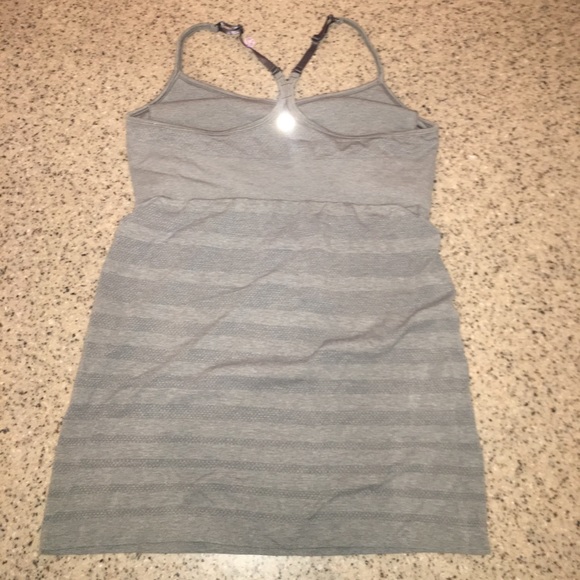 Lululemon workout top - Picture 1 of 3