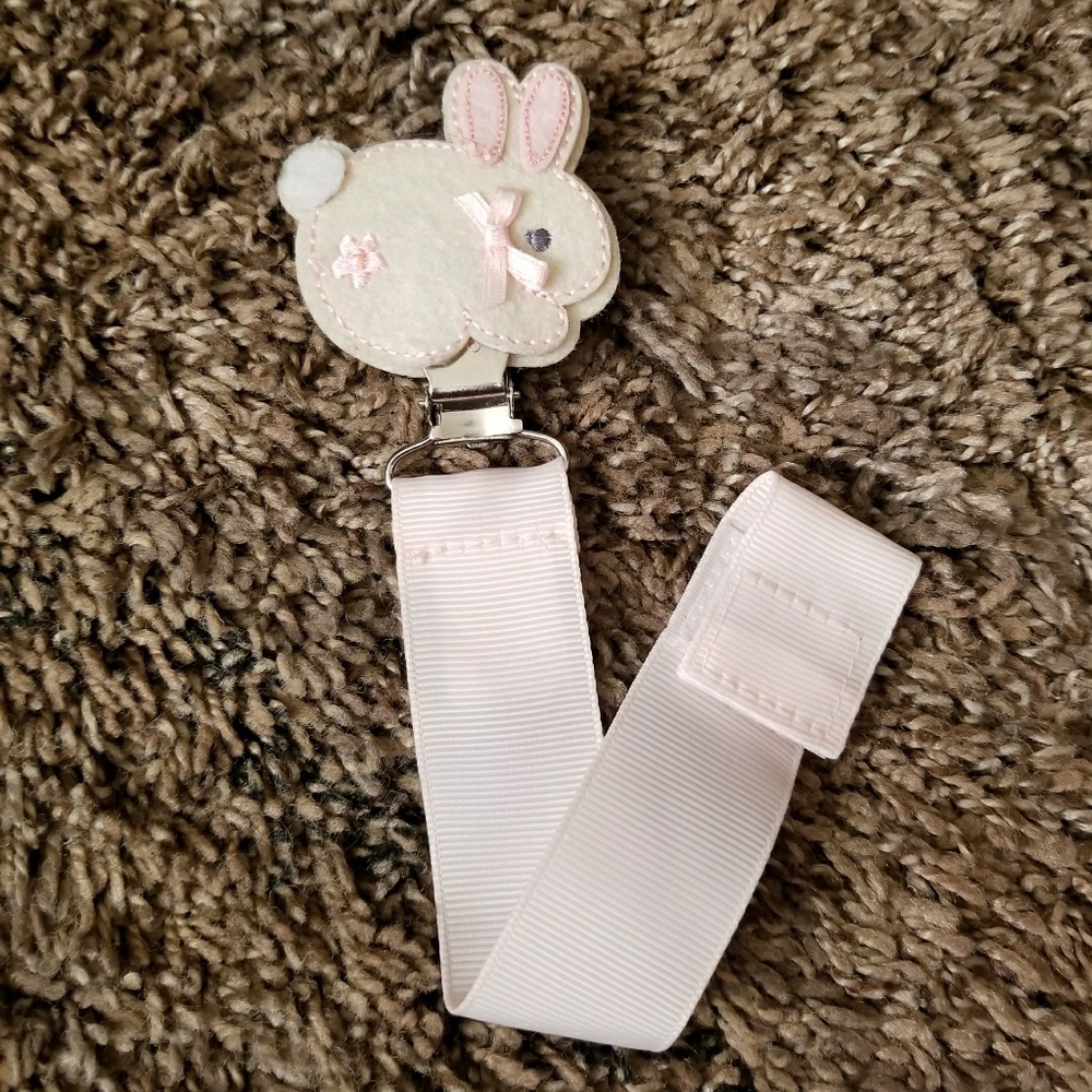 Pacifier clip