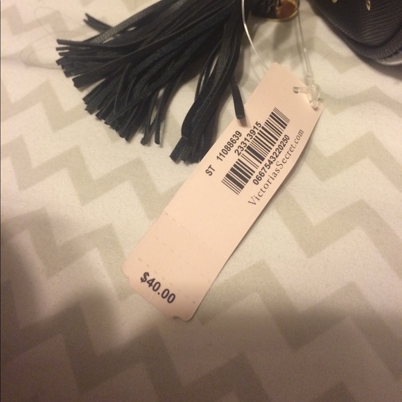 Set of 2 Victoria's Secret Travel bag - Picture 2 of 2