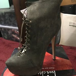 Luichiny Army Green Platform Heels